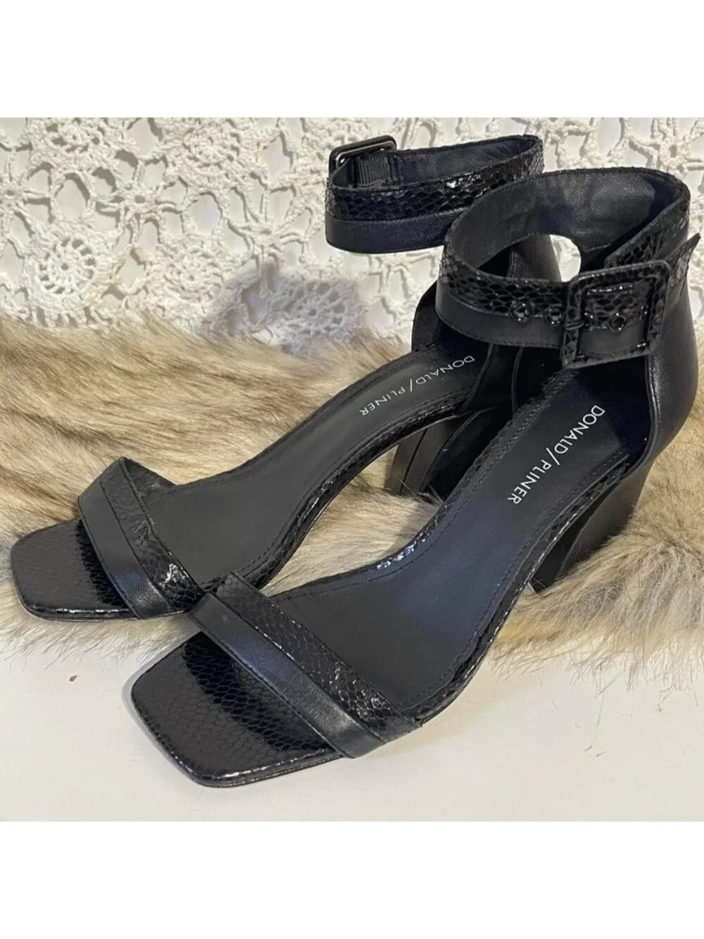 Donald J Pliner back leather block heel sandals size 8.5